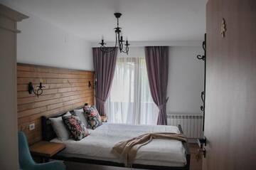 Фото номера Улучшенный номер с кроватью размера «king-size» Гостевой дом Chalet Mugure de Brad г. Фунду Молдовей 25